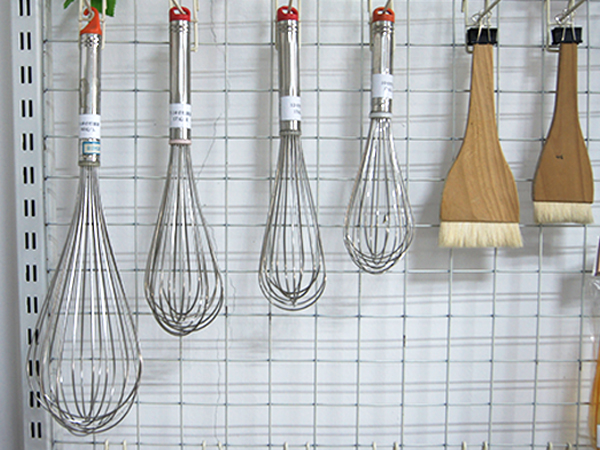 Whisk (18,14,12,10 inch), wool brush (4-inch, 3-inch)